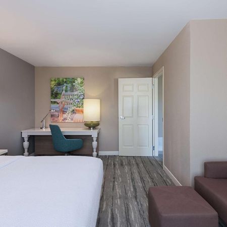 Hilton Garden Inn Saint Charles Exterior foto