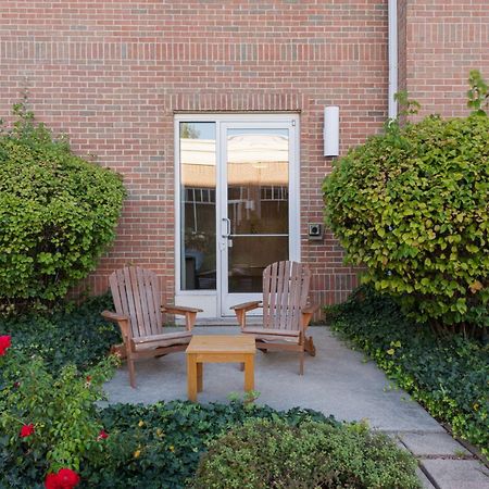 Hilton Garden Inn Saint Charles Exterior foto