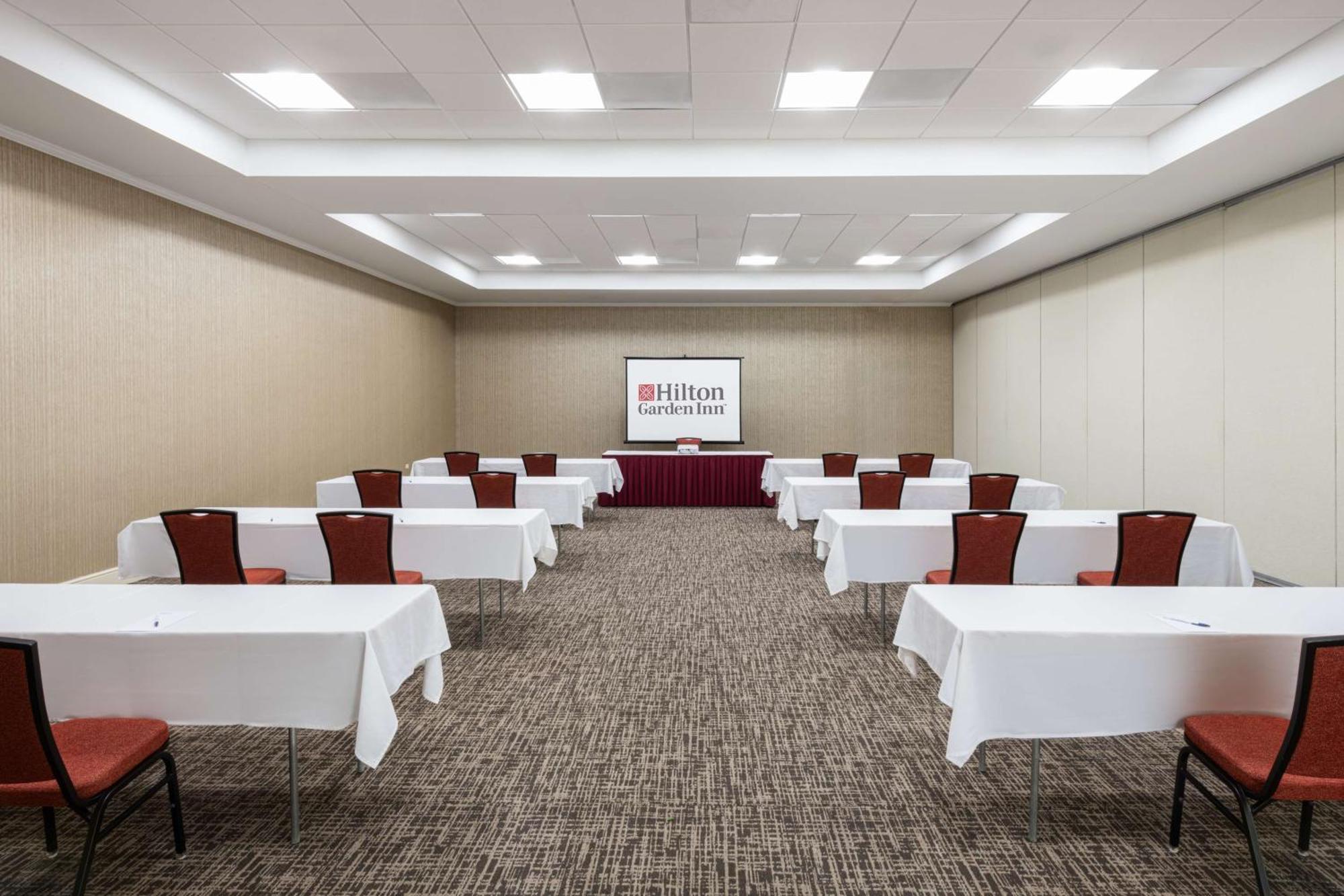 Hilton Garden Inn Saint Charles Exterior foto